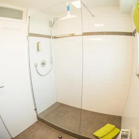 Fn L7 Klimatisiert-mit Kueche *